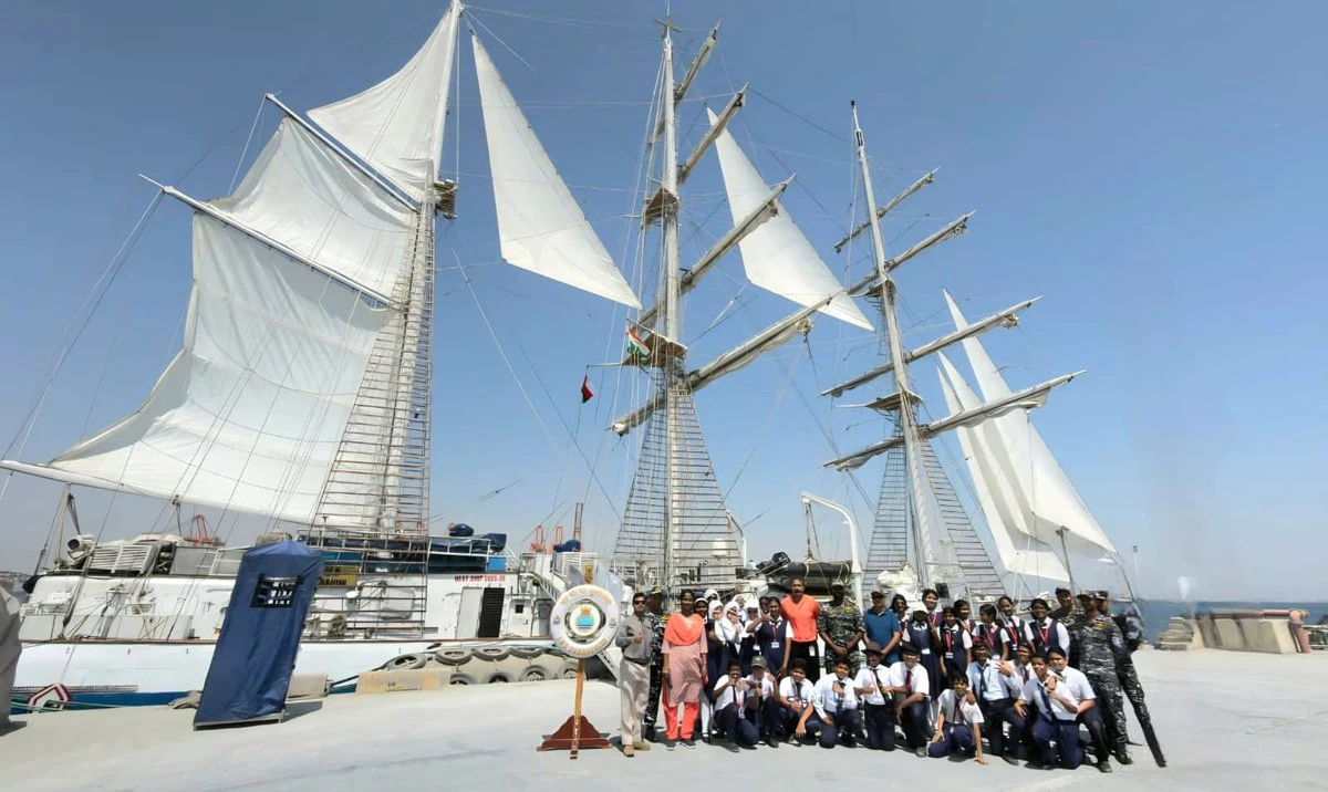 INS Sudarshini Welcomes 500+ Indian Expats in Salalah