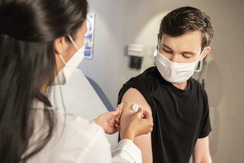UAE Expands Free Flu Vaccine Priority List to Include School Students