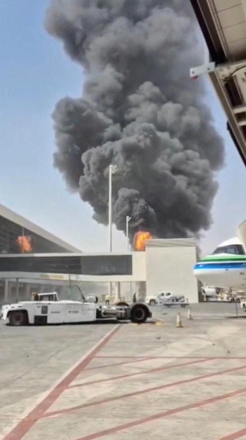 Houthi Missile Strikes on Riyadh Airport Kill Three, Disrupt Gulf Flights