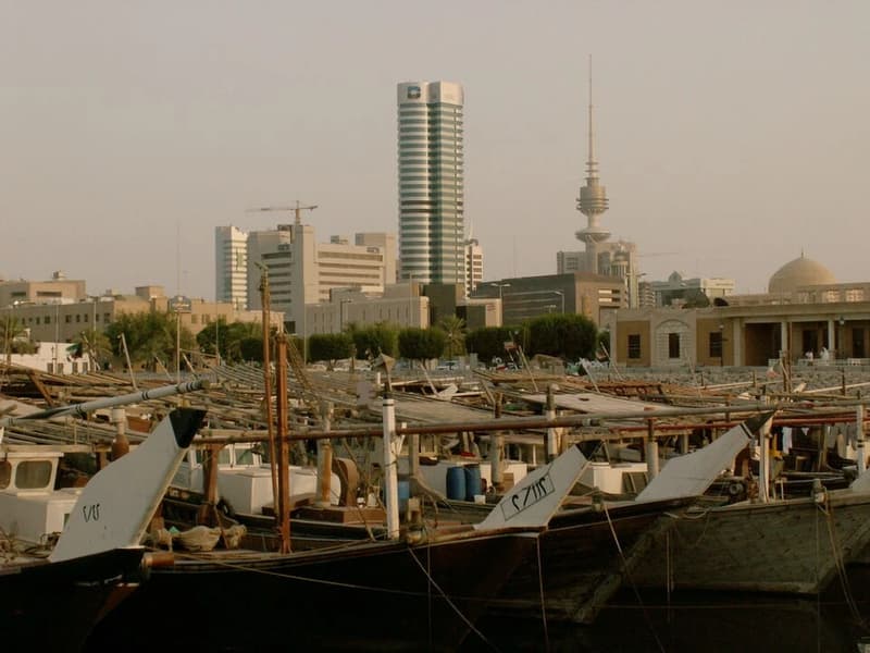 Kuwait Limits Work Permits for Expats Over 60 Without Degrees