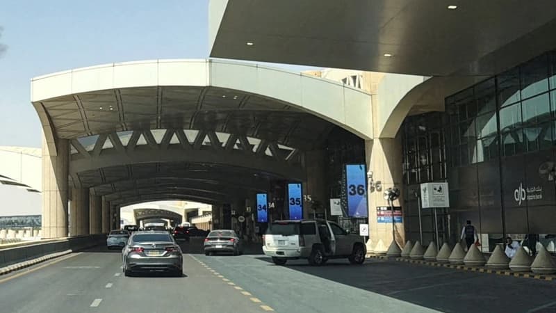 Houthi Missile Strikes Hit Riyadh Airport, Sparking Regional Chaos