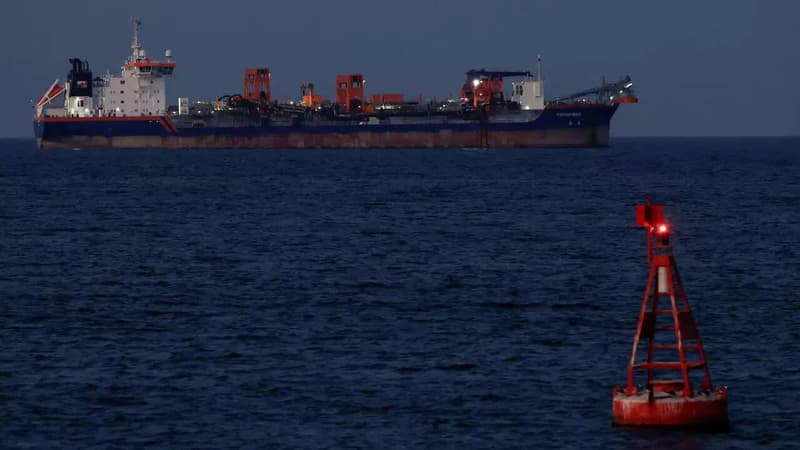 Six Indians Dead as Gulf Conflict Strands Thousands of Seafarers