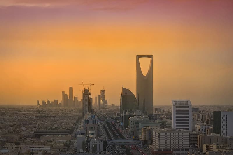 Saudi Arabia Simplifies Family Visas for Skilled Workers
