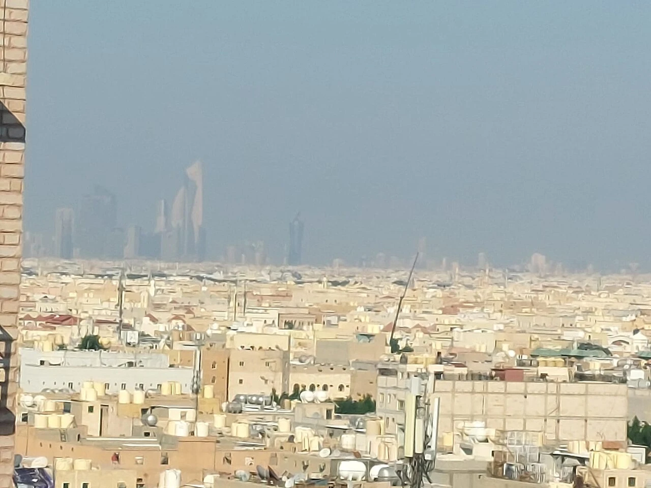 Mass Evacuation in Jleeb Al-Shuyoukh Drives Up Rents in Kuwait